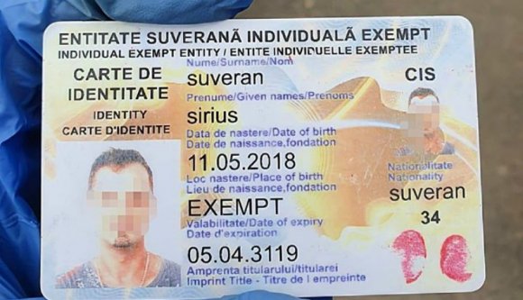 Suveran Sirius olyan személyit prezentált a csendőröknek, hogy menten a pszichiátrián találta magát