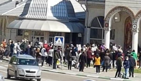 Nem tudják abbahagyni: egy pópa ismét sikeresen összehozott egy jó kis tömegrendezvényt