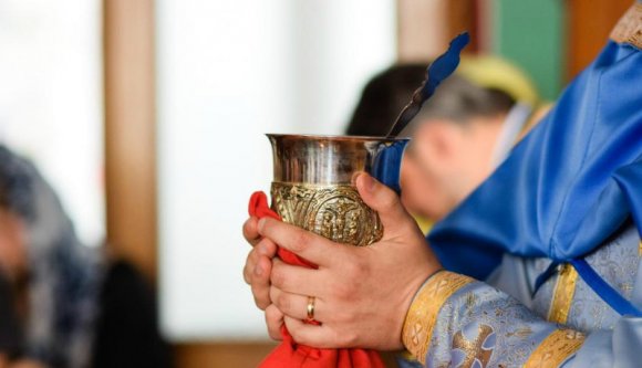 Nem hallgat a hatóságokra, közös kanállal készül áldoztatni az ortodox egyház