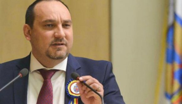 Egy szenátor kiutasítana az országból bárkit, aki itten autonómiáról mer beszélni, kérem