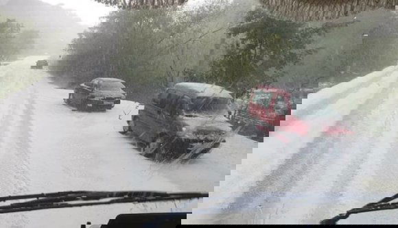 Néhány perc alatt annyi jég zúdult le, hogy Fehér megye fehér megye lett (VIDEÓval)