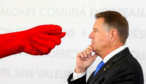 Szeretne betársulni a Klaus Ionopot Iohannisnak szánt szimbolikus pofonba? Akkor írja alá a petíciót!