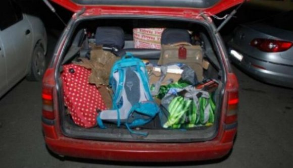 Mit tesz a román rendőrség, ha a lopott holmival az autójában kap el egy tolvajt? Hát persze, hogy elengedi!