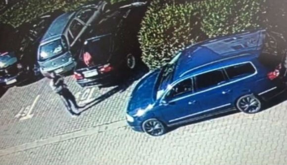 A térfigyelő kamerák korában saját magának árt, aki zsebre teszi az utcán talált pénzt