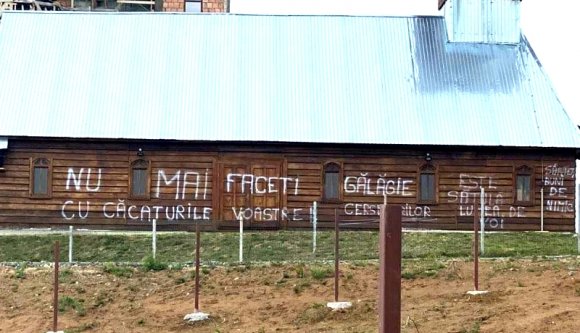 Üvöltött az ortodoxia a hangfalakon át a vidékre, amíg valaki keményen beszólt