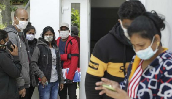 Tündérkert: hazatérés helyett Erdélyben találtak új állást a Moldvában kirúgott Srí Lanka-i vendégmunkások