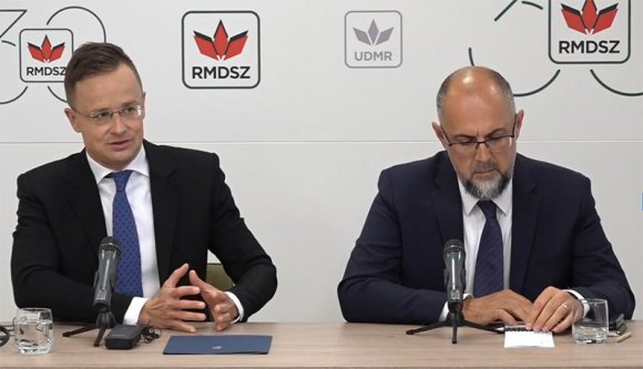 Szijjártó Kolozsváron: a kétoldalú kapcsolatok javítására vonatkozó román unszolás szép, csak hiteltelen