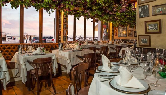 Így nyitnak majd újra a vendéglők és a kávézók