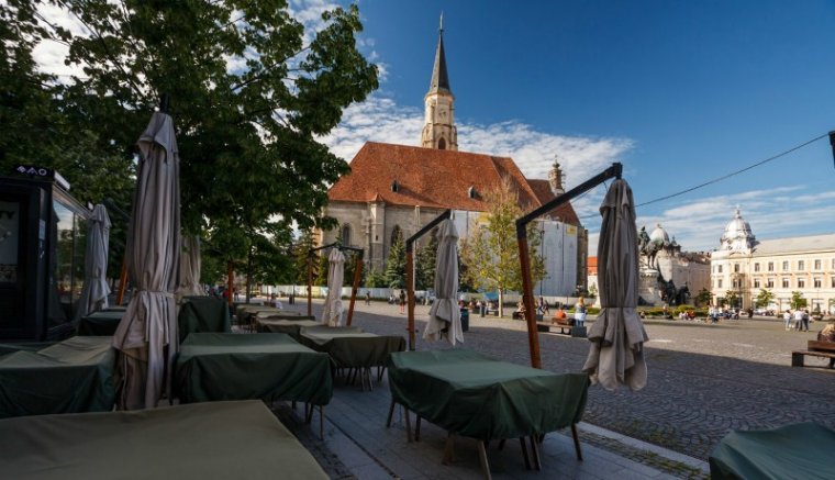 Fény a járványalagút végén: nyithatnak a teraszok, ha marad a csökkenés