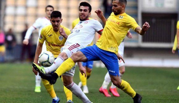 A szurkolók magyarellenes skandálása miatt büntetett meg egy csapatot a Román Labdarúgó Szövetség