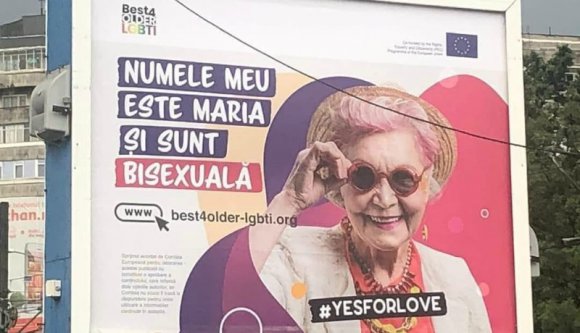 Idős biszexuálisokról jelentek meg plakátok Bukarestben – naná, hogy az ortodox egyház kiakadt