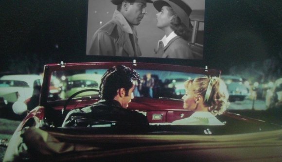 Hahó, a járvány után lecsap ránk Amerika, méghozzá autós mozival!