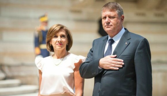 És elérkezett az évnek az a pillanata, amikor belenézhetünk Iohannis pénztárcájába