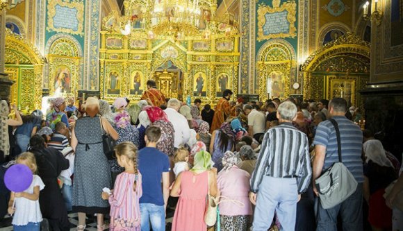 Az ortodox egyház nagyon rázná a járványfát, de az egészségügy-miniszter nem hagyja