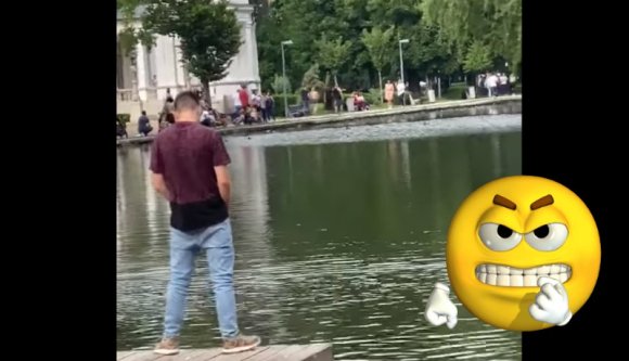 Belehugyozott a sétatéri tóba egy már nem túl szomjas fiatalember Kolozsváron, bűnvádi eljárást ért a mutatvány (VIDEÓval)