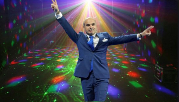 Úgy látszik, Rareș Bogdanra, a magyarok nagy barátjára nem vonatkoznak a vészhelyzet idején érvényes szabályok