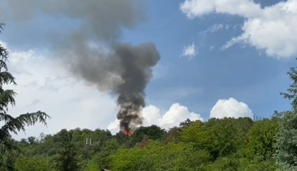 Leégett egy faház román pünkösdkor a Kolozsvár melletti világhírű Hója-erdőben (VIDEÓval)