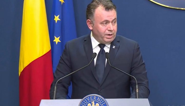 Olyan „érvet” mondott az egészségügy-miniszter arra, miért szabad templomba menni, színházba meg nem, hogy még a harang is belep