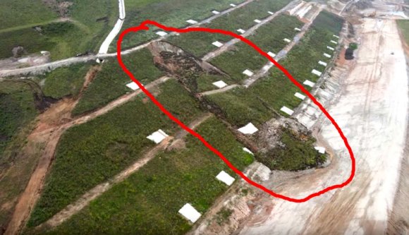 Átkozott hazai (autó)pálya: be se fejezték, máris rádőlt a domb az A10-esre (VIDEÓval)