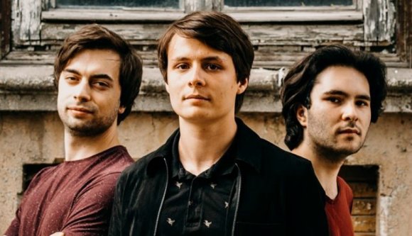 DALPREMIER: Szerelmes nótával jelentkezik a Teddy Queen, és nyereményjátékot hirdet, amelynek tétje egy koncert nálad! (VIDEÓval
