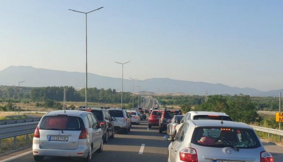 Találja ki, milyen nemzetiségű turisták között találták a legtöbb koronást a görög hatóságok! (Románok, ja)