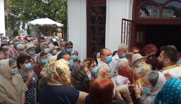 Most épp Piteștien lökdösődtek egyet a szent Iliét ünneplő ortodox hívek (VIDEÓval)