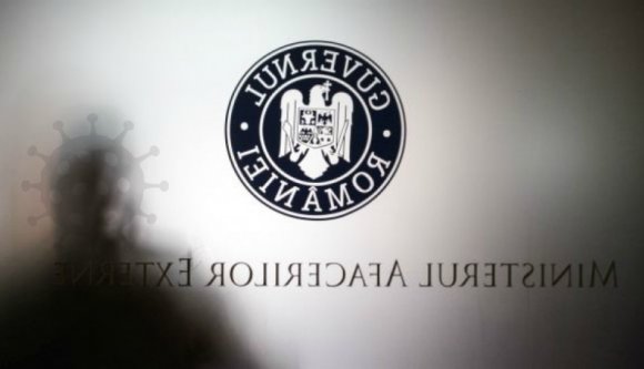 Ezúttal a külügyminisztériumot látogatta meg a koronavírus, s ha már ott volt, fertőzött