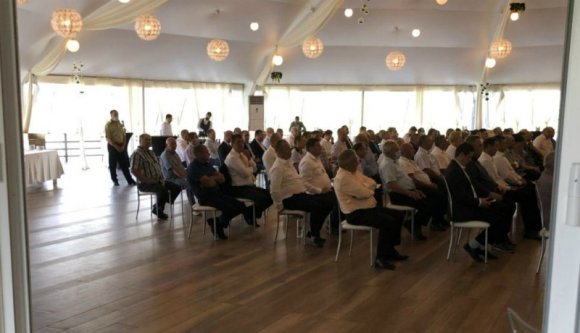 A kormányzó liberálisok továbbra is magasról tojnak  a vészhelyzet idején érvényes szabályokra