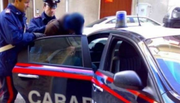 Pókemberjelmezben próbált kirabolni egy római fagyizót egy román férfi, de nem jött össze neki