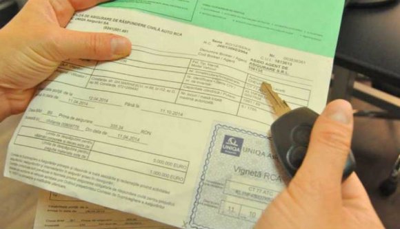 Hamarosan már nem bírságolhatja meg a rendőr, ha nem tudja bemutatni a kötelező biztosítási kötvényét