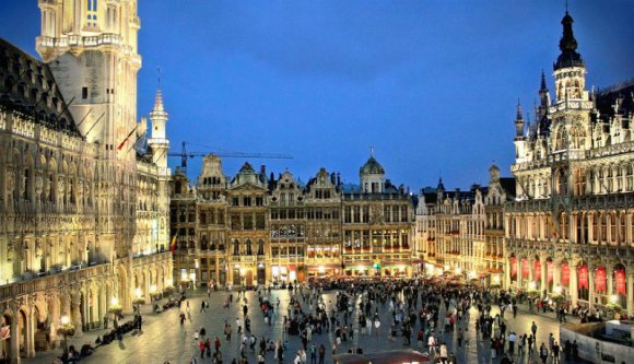 Ne most akarjon Brüsszelbe utazni: a belgák az egész Székelyföldet vörös zónába vágták