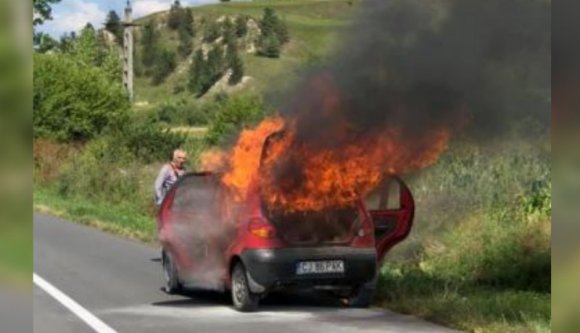 Ilyen ez a karma: tarlót akart égetni, szénné égett az autója is