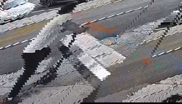 Így győzte le az elektromos roller az enyveskezű pancsert (VIDEÓval)