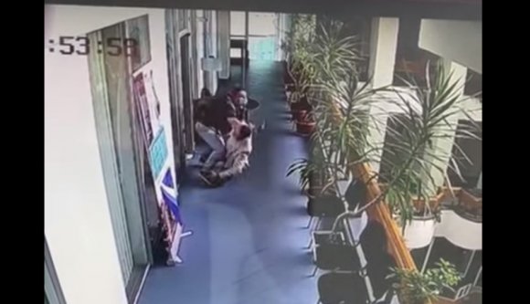 Végre izgalmasabb a kampány: pankrációzott egy liberális és egy PSD-s politikus (VIDEÓval)