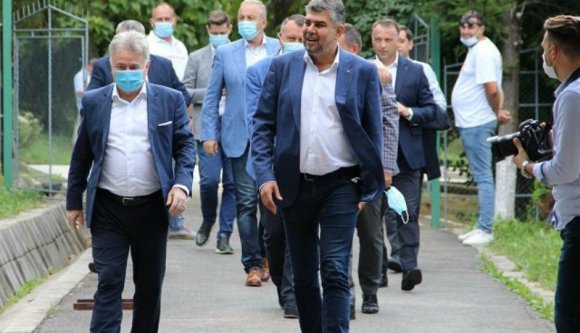 A választásoknak vége, kezdődhet a találgatás, ki kit fertőzött meg korteskedés közben