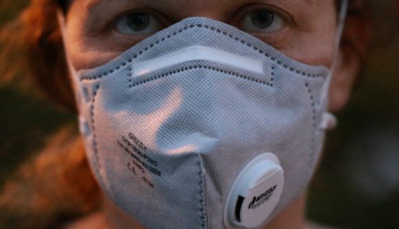 Nem nőtt látványosan az új fertőzöttek száma a keddi járványügyi jelentésben
