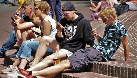 Van a gyerekének okostelefonja? Attól tartunk, az internet komoly veszélyt jelenthet rá nézve