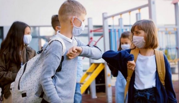 Egy hónappal a sulikezdés után is alig lehet tudni, hogy mennyire terjed a járvány a diákok körében