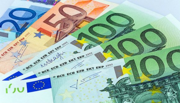 Csóró egy ország ez a Románia: csak három, évi egymillió eurót kereső bankárra futja :(