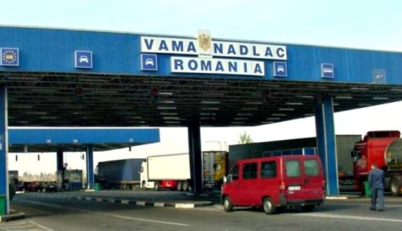 Nagylak 2.: fémalkatrészek helyett 28 migráns egy kisbuszban
