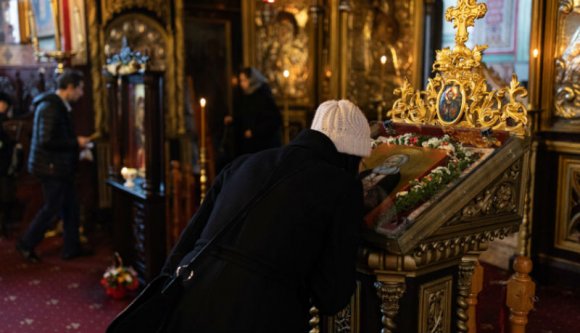 Ha már bedurrant a járvány, az ortodox egyház gyorsan szervez még egy zarándoklatot, mert miért ne