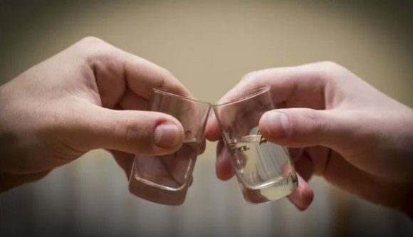Nagyipari mennyiségű pálinkát főzött otthon egy nyolcvanéves öregúr