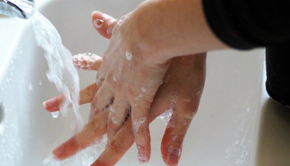 Nem irigyeljük a férfit, aki egyszerre lett koronás és influenzás