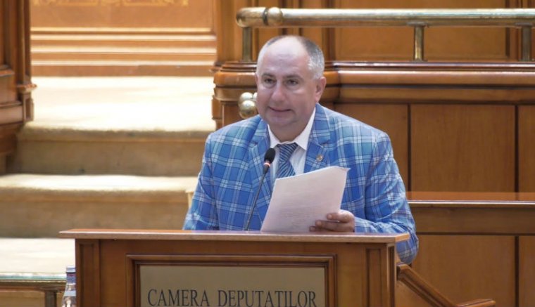 Azért ez sem akármilyen teljesítmény: egy képviselő négy év alatt négy pártban is megfordult