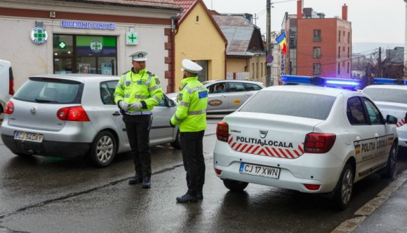 Ezentúl a helyi rendőrség is elszállíthatja a szabálytalanul parkoló autókat a közterületekről