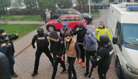 Egyre dühítőbb részletek derülnek ki a csúszópénzért jogosítványt nyújtó szucsávai közhivatalnokokról