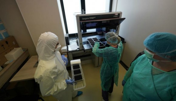 Tízből négy koronavírus-teszt pozitív lett az elmúlt 24 órában