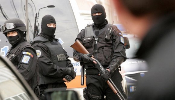 Hatalmas rendőrségi akció: külföldről hazatért román maffiavezérekre és bűnszervezetekre csaptak le