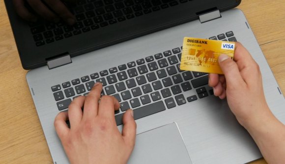 A lakosság egynegyede nem fizet online, mert fél, hogy lenyúlják az adatait
