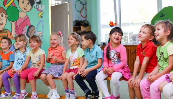 Nyugi kiskrapekok! A bölcsődék nem zárnak be hétfőtől, csak az iskolák